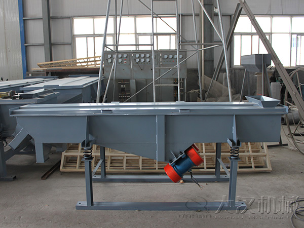 針對不同的物料廠家可以對直線振動篩進行特殊設計。